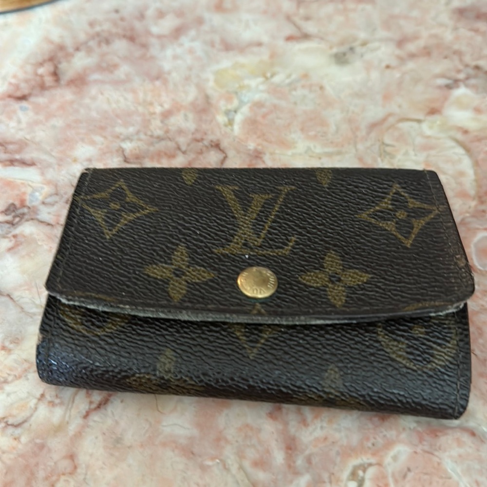 Authentic Louis Vuitton Key Case